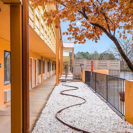 Quality Inn & Suites Corinth West Eksteriør bilde