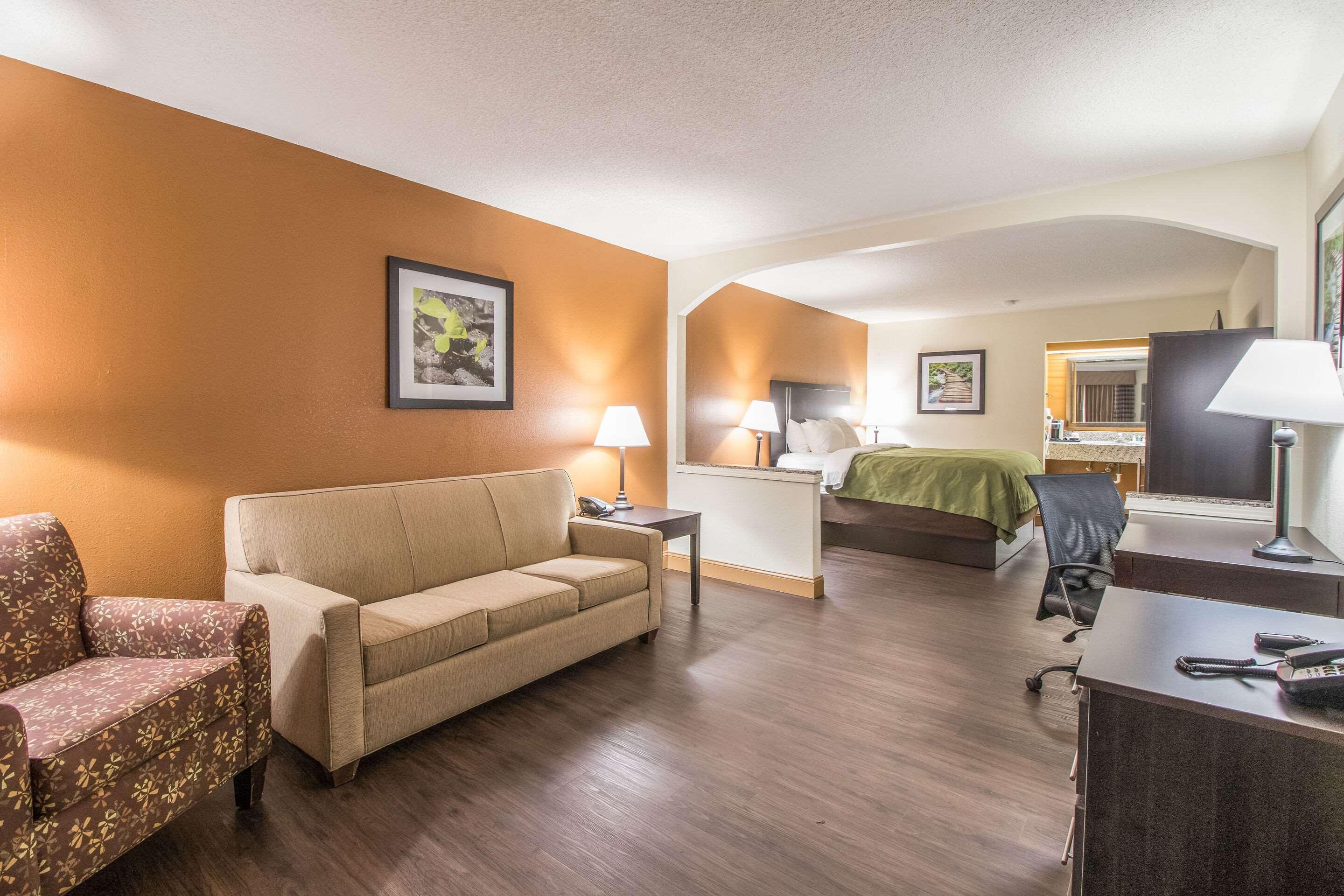 Quality Inn & Suites Corinth West Eksteriør bilde