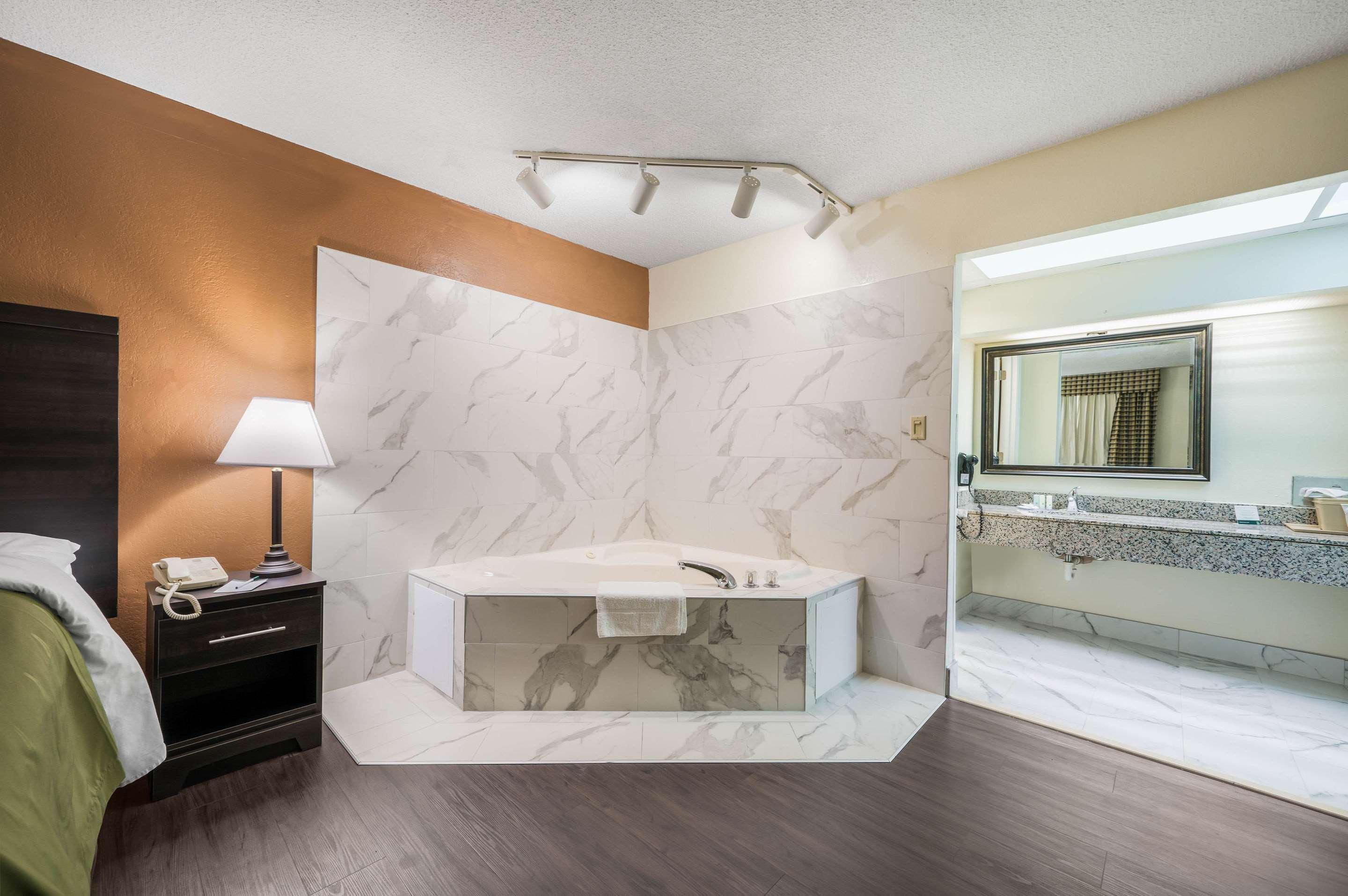 Quality Inn & Suites Corinth West Eksteriør bilde