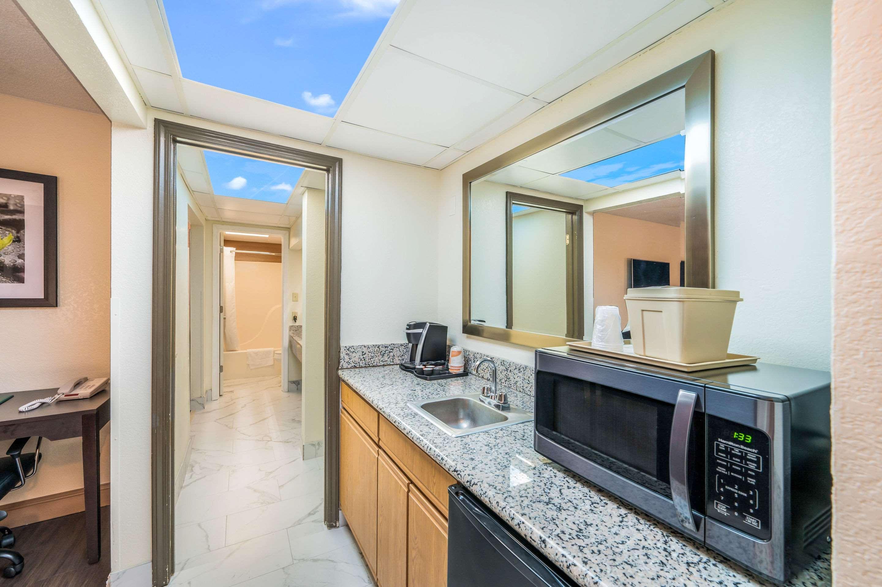 Quality Inn & Suites Corinth West Eksteriør bilde