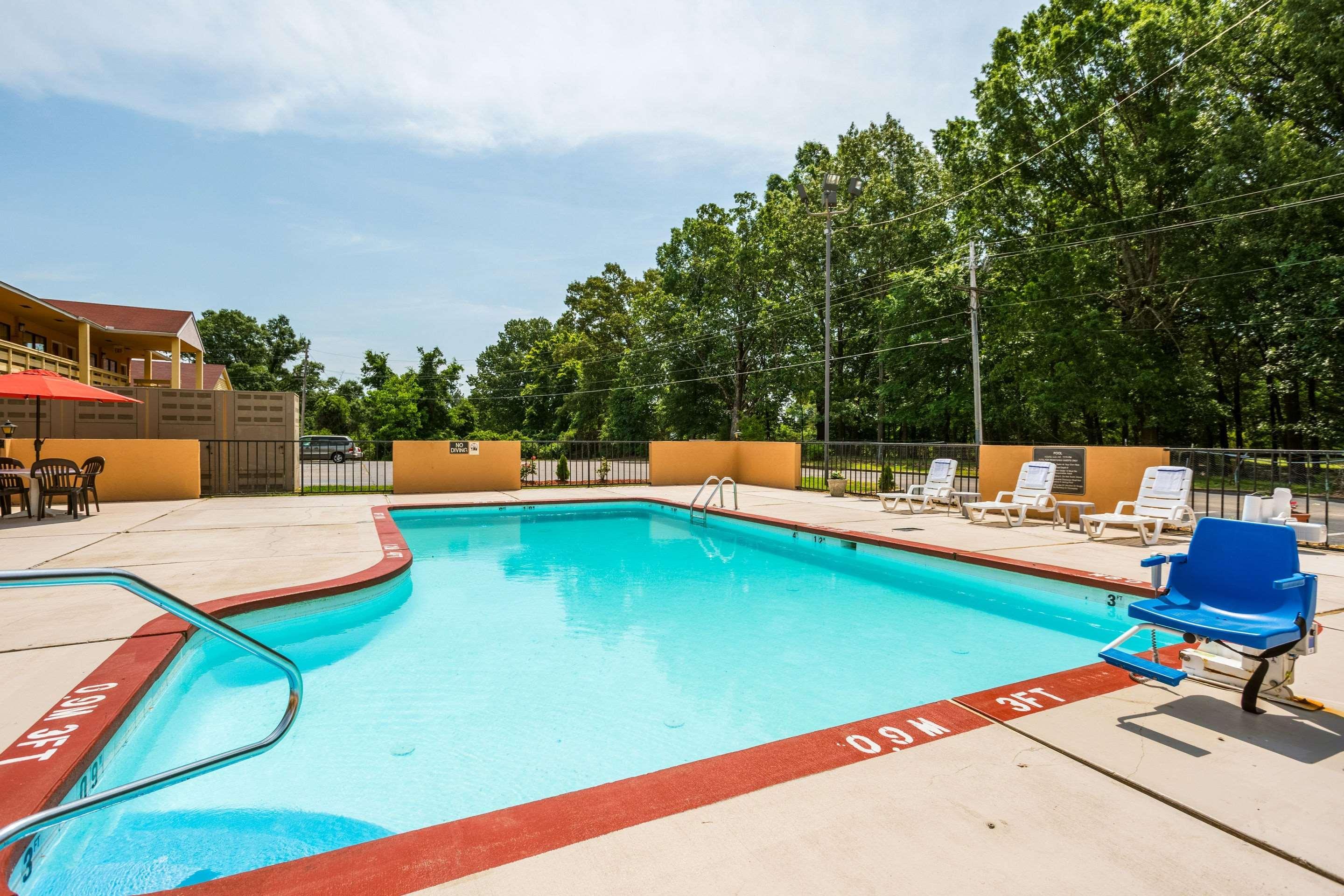 Quality Inn & Suites Corinth West Eksteriør bilde