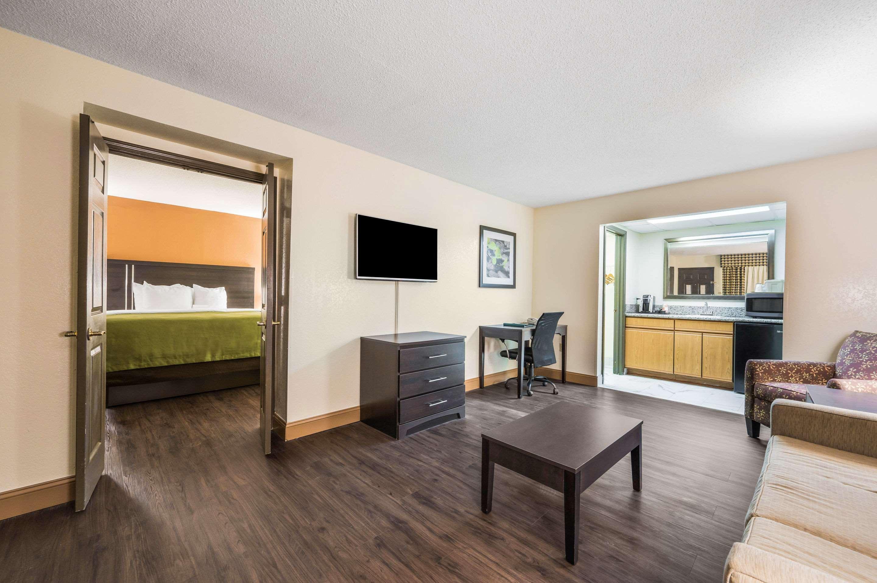 Quality Inn & Suites Corinth West Eksteriør bilde